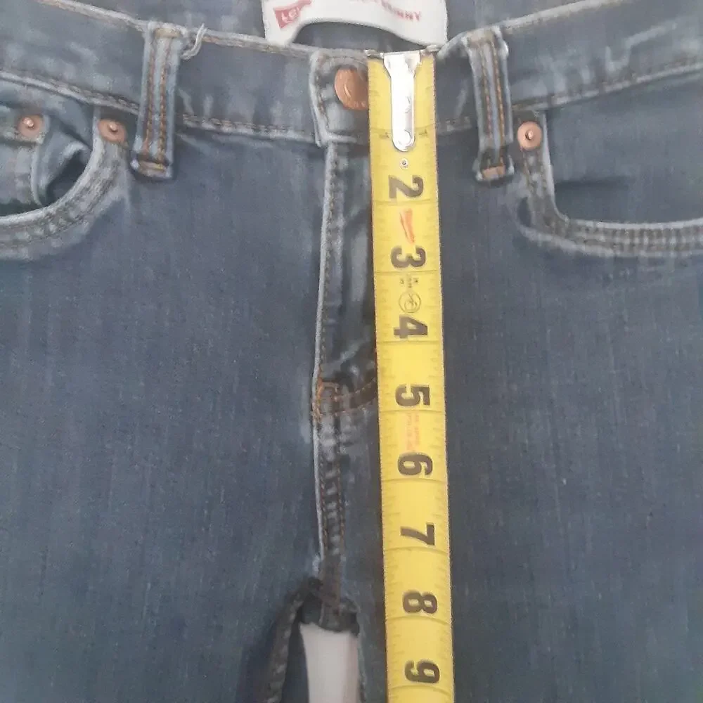 Levis measurements shown